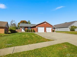 1073 Hunters Run Dr, Lebanon, OH 45036