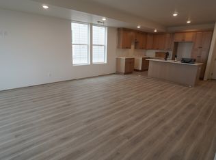 972 SW Oop Br, Clearfield, UT 84015