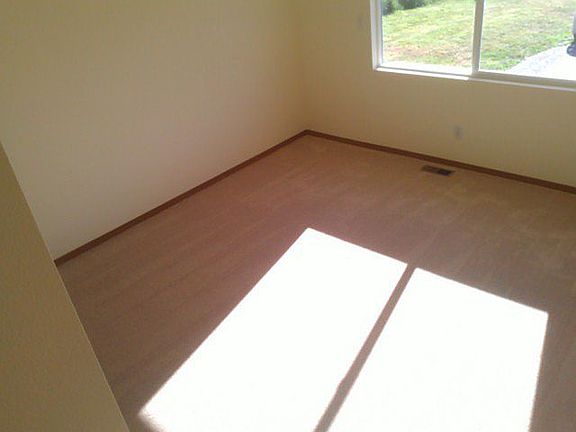 5th image of 2971 Greendale Dr SE