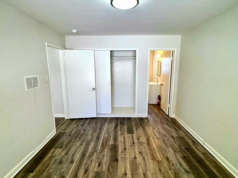 467 S Buena Vista Ave #9 — Photo 4