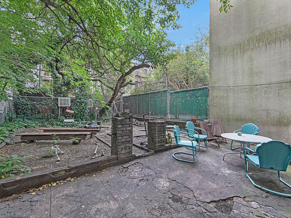 1st image of 350 Melrose St APT 1L