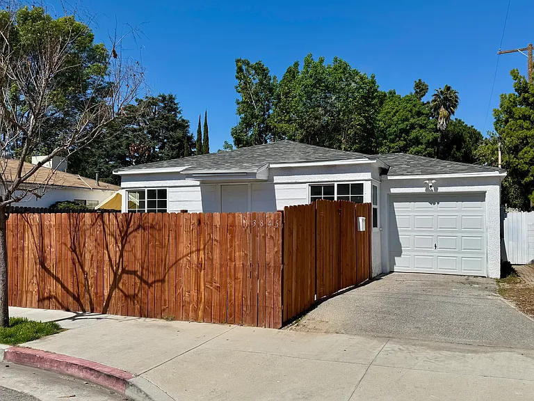 Front Driveway & Garage