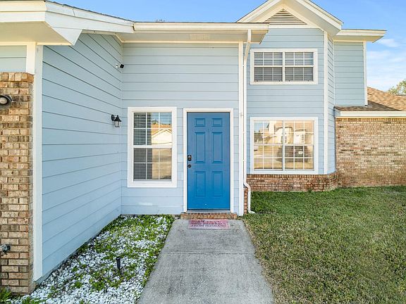 3rd image of 420 Village Ct NW