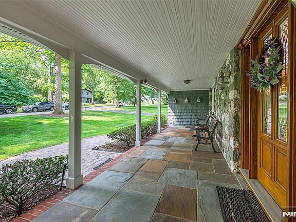 3rd image of 715 Terrace Hts