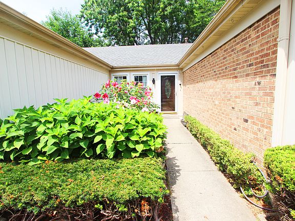 2nd image of 172 E Fox Hill Dr
