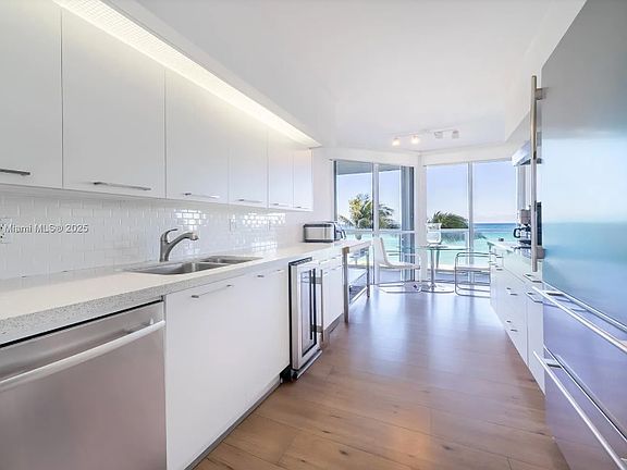 5th image of 16485 Collins Ave #6C