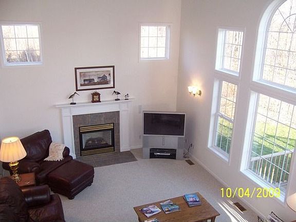4th image of 20 Skidmore Dr