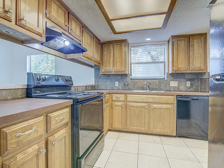 3560 Ranch Road 2222 — Photo 9