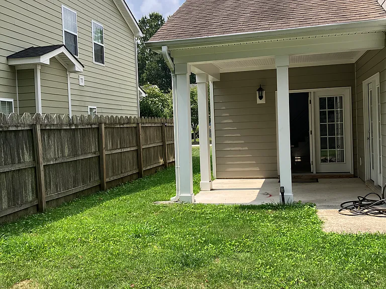 302 Vine Ct — Photo 17