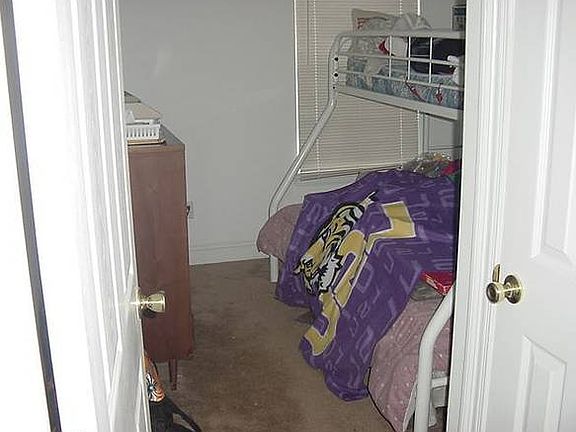 4th image of 1008 Florence Ct