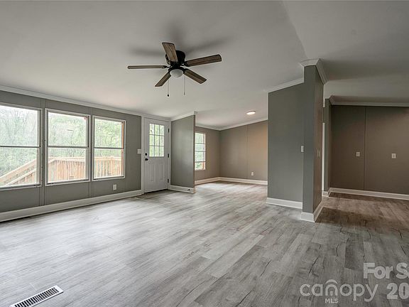 4th image of 141 Knob Creek Dr