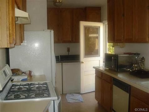 4th image of 11221 Freer Ave