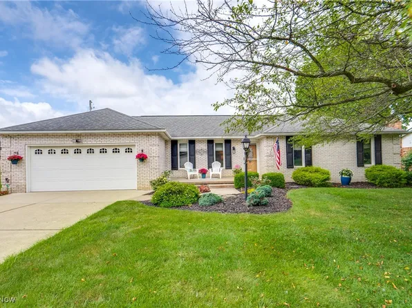 1077 Century Hill St, Louisville, OH 44641