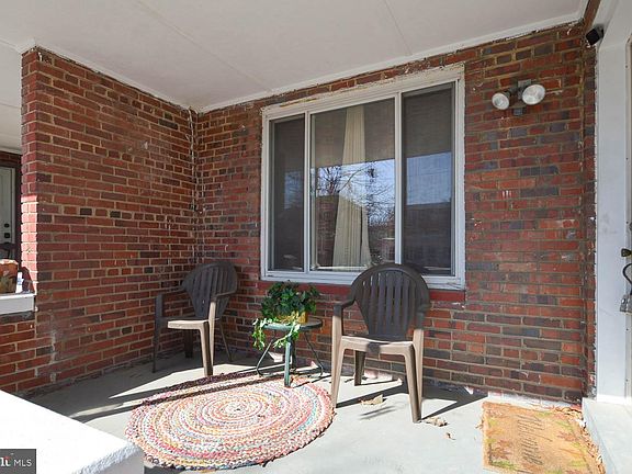 3rd image of 822 Crittenden St NE