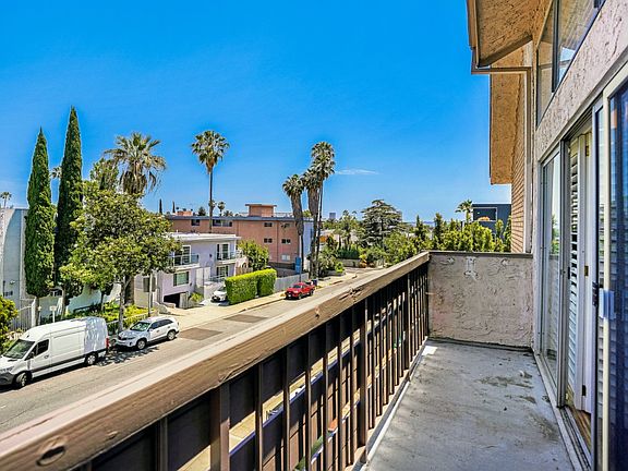 4th image of 1021 N Crescent Heights Blvd APT 303