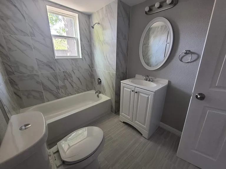 409 W Pembroke Ave — Photo 8