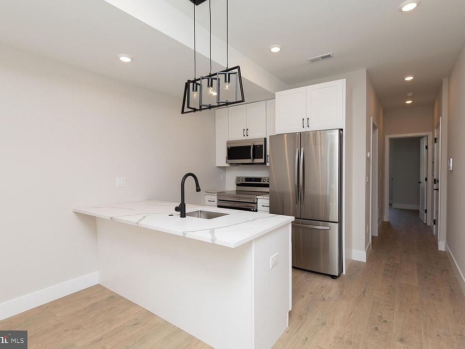 1st image of 2218 N Franklin St #2