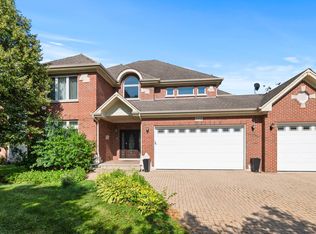 7715 Virginia Ct, Willowbrook, IL 60527