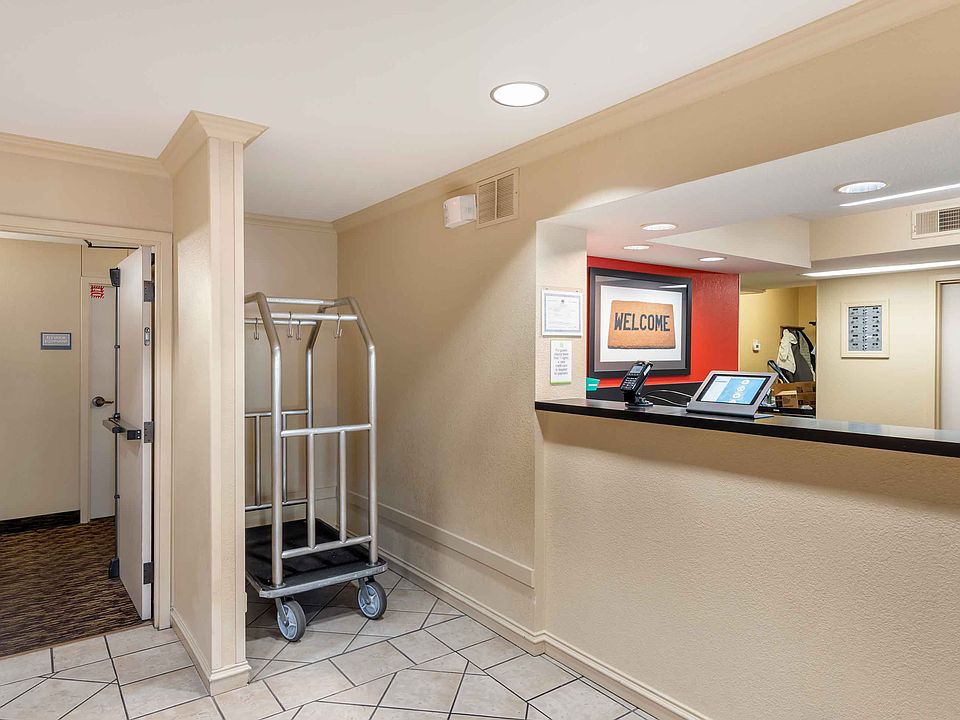 Lobby and Guest Check-in