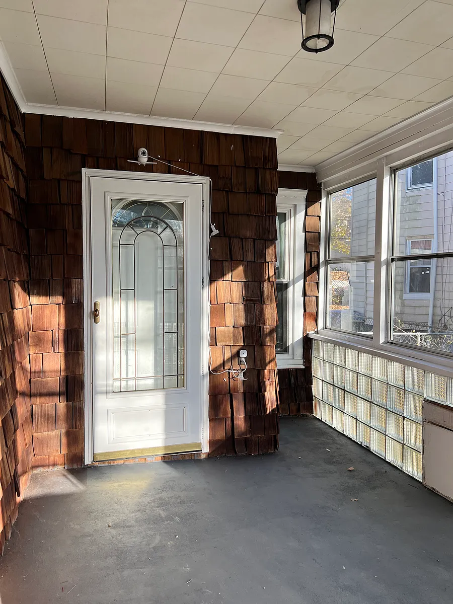 Building Photo - 65 Tompkins St