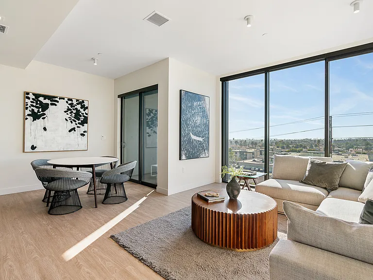 Venue Residences — Photo 66