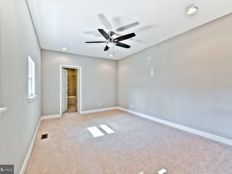 226 S Washington St — Photo 13