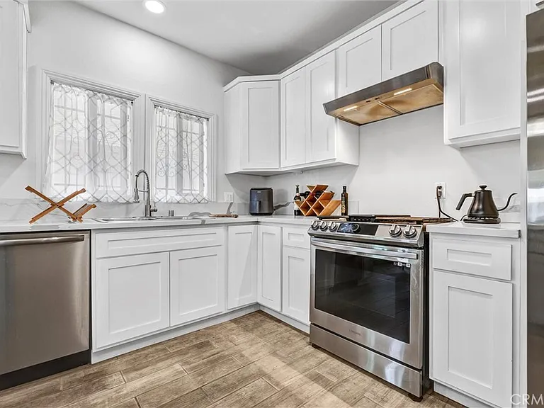 235 W 58th St — Photo 10
