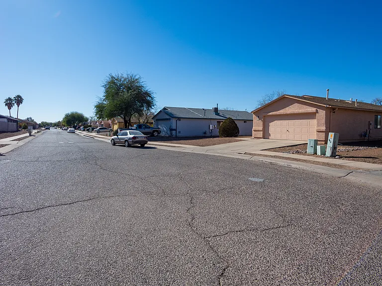 1672 W Wood Crest Ct — Photo 25