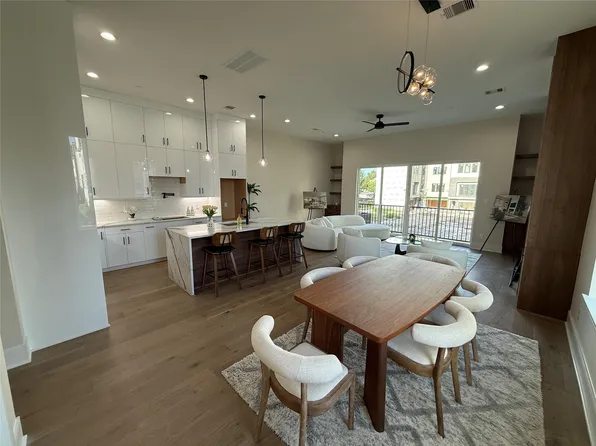 5821 Winsome Ln, Houston, TX 77057
