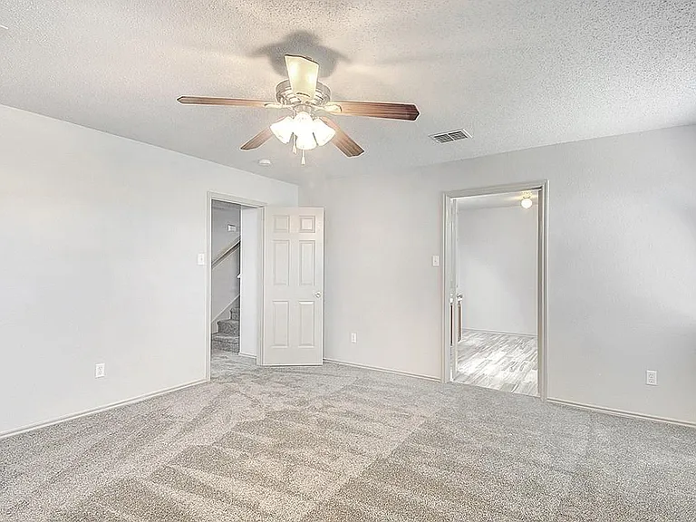 3327 Andalusian Dr — Photo 4