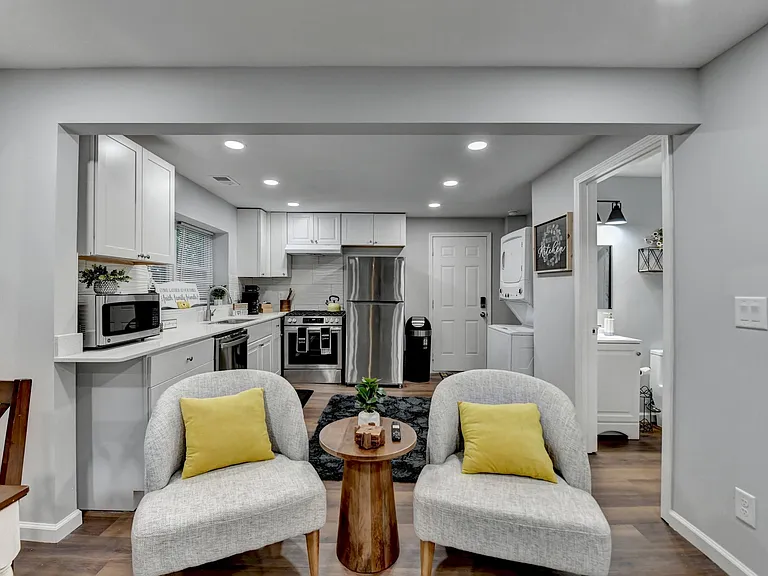 175 Burbank Dr NW #B — Photo 9