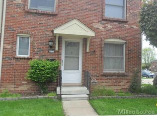 19949 N Great Oaks Cir, Clinton Township, MI 48036