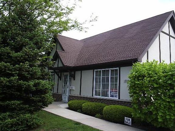 2nd image of 1800 Willow Circle Dr