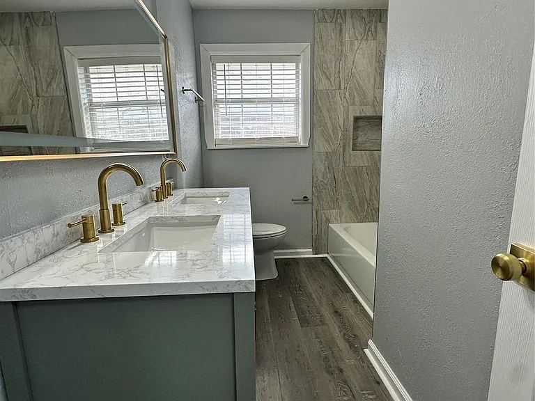 502 Avenue F — Photo 12