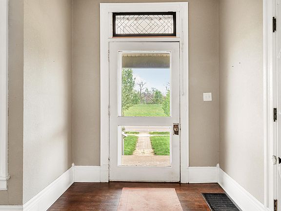 4th image of 1007 Edgewater Ave
