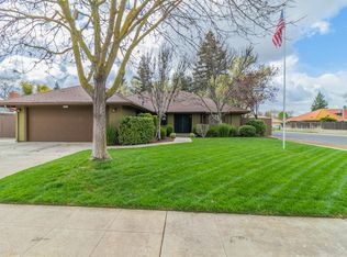 2414 Barstow Ave, Clovis, CA 93611