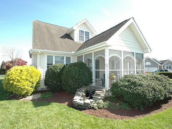 5th image of 220 Lakeside Dr