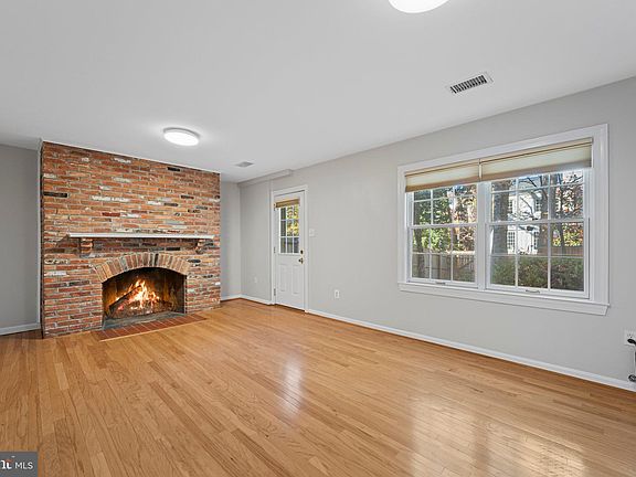 5th image of 1106 Brentfield Dr