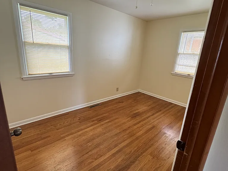 307 Steven Cir — Photo 4