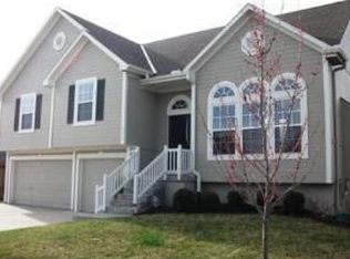 371 SW Chatham Pl, Lees Summit, MO 64082