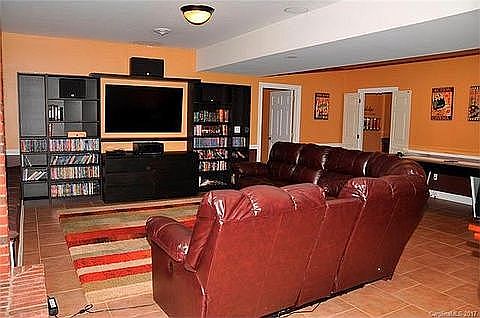 5th image of 2058 Cavendale Dr