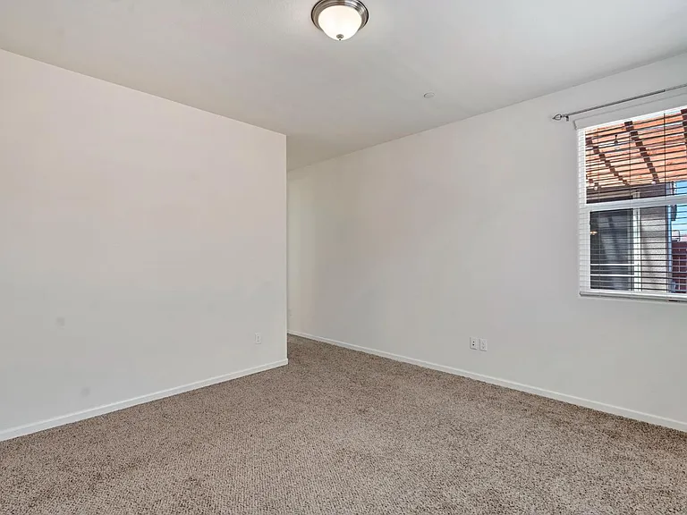 2153 Lombard Ln — Photo 16