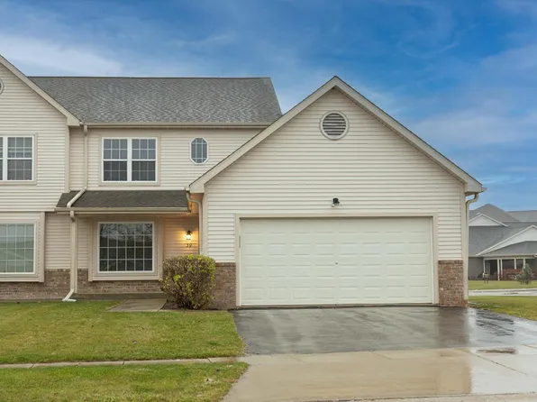 39 East Sedgemeadow STREET, Elkhorn, WI 53121