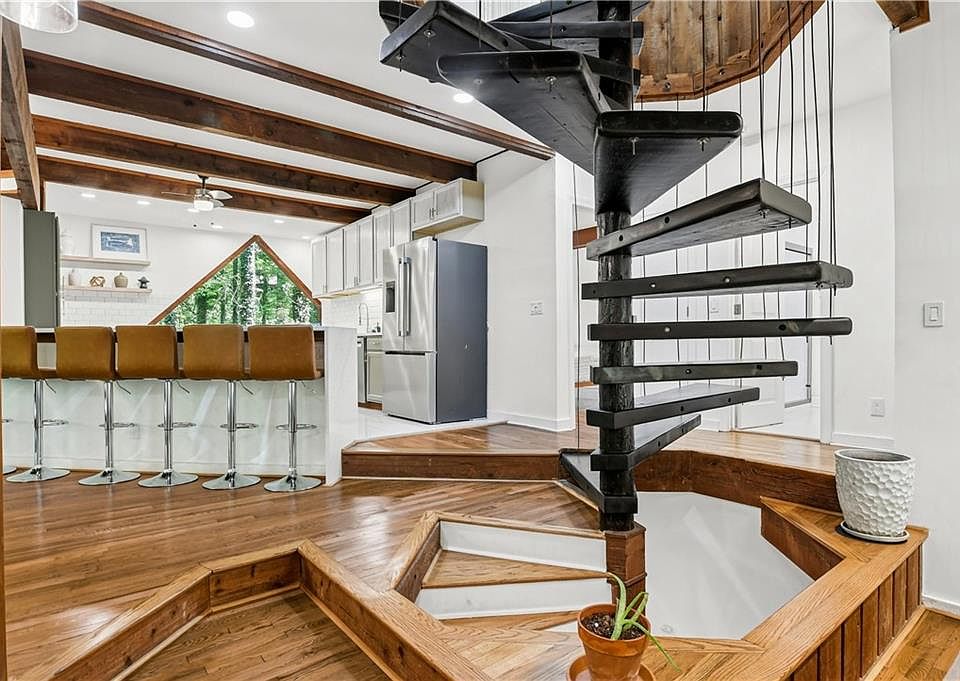 21st image of 2965 Pond View Ct