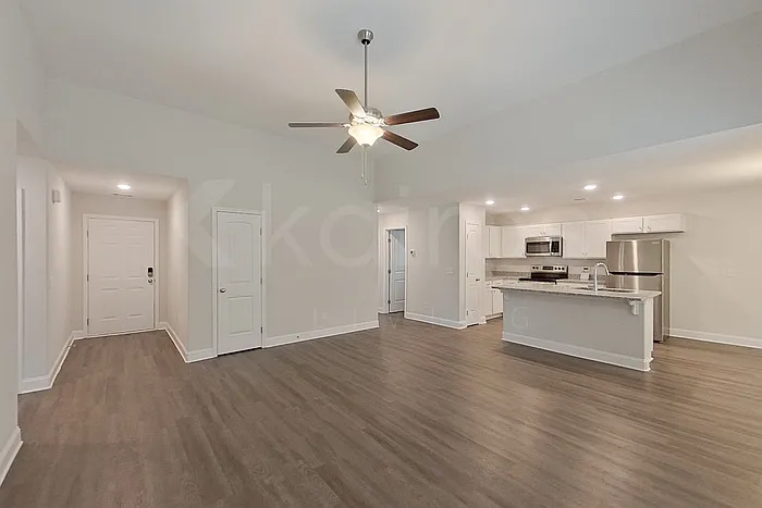 4 bed, 2.0 bath, 1588 sqft, $1,995 — Photo 3