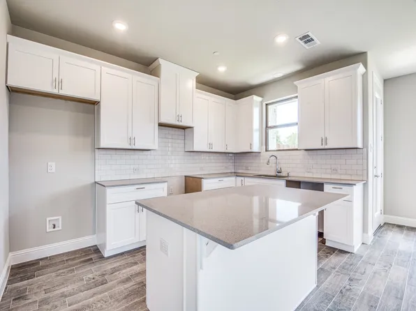 641 Hutchinson Ln, Lewisville, TX 75077