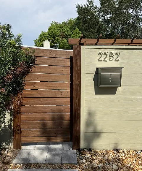 2252 Howard Dr — Photo 1