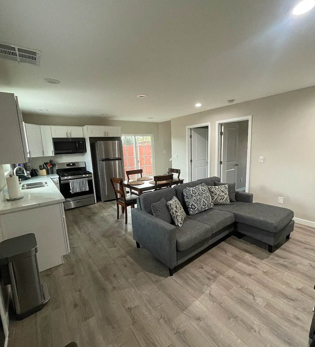 4 bed, $5,800 — Photo 2