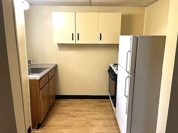 2nd image of 223 W 16th St #5