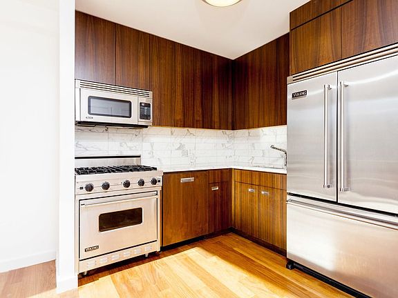 4th image of 310 E Houston St APT 4A